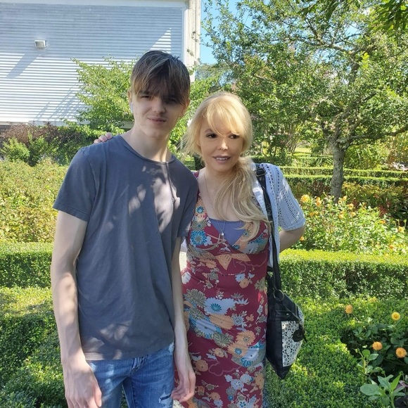 Meet your Posher, Zena Lynn - Picture 6 of 10